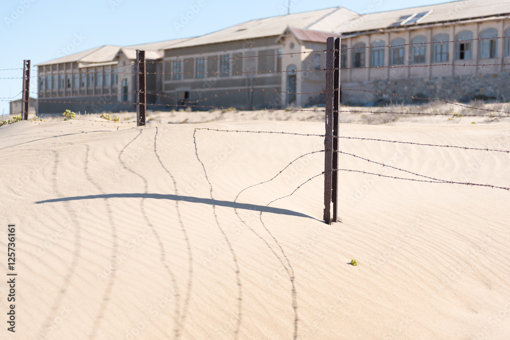 Gebäude der ehemaligen Diamantenstadt Kolmanskop, Lüderitz, Namibia Gebäude der ehemaligen Diamantenstadt Kolmanskop, Lüderitz, Namibia