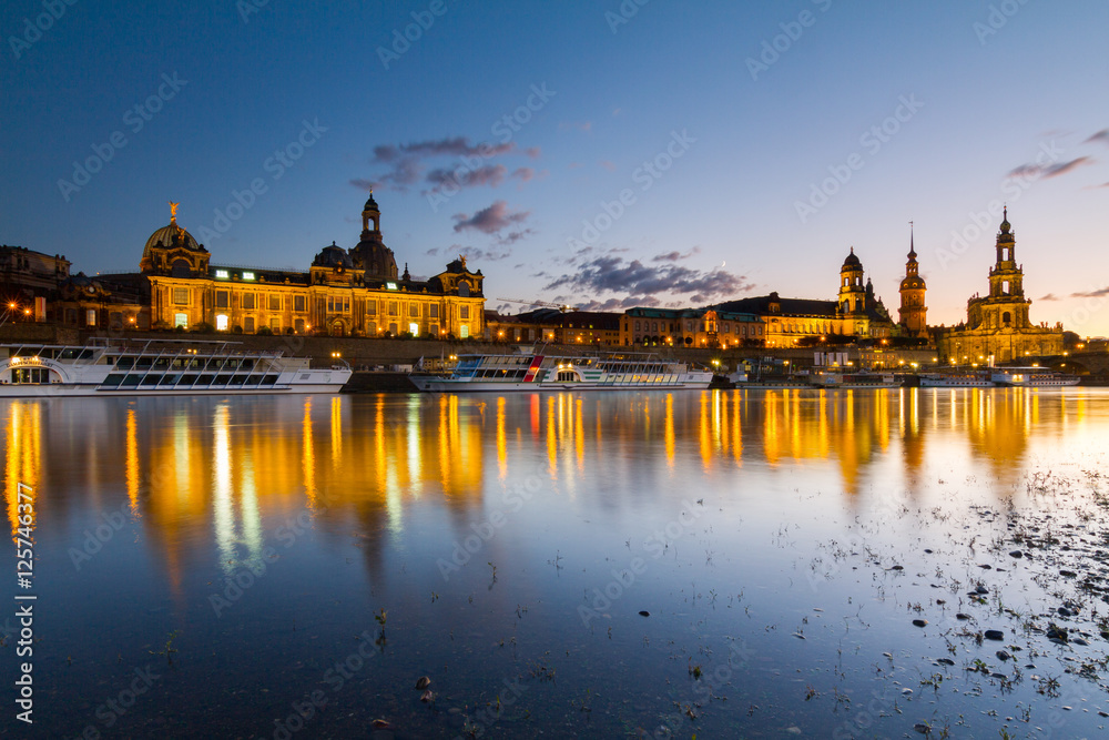 Dresden zur blauen Stunde 