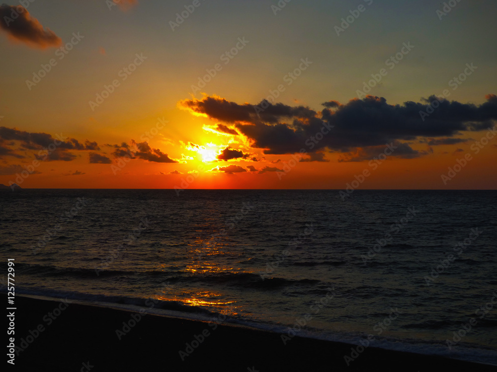 Fototapeta premium Evening sunset on sea