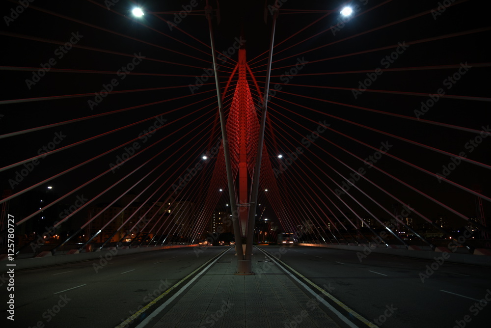 Pont Seri Wawasan vue de nuit Putrajaya Malaisie