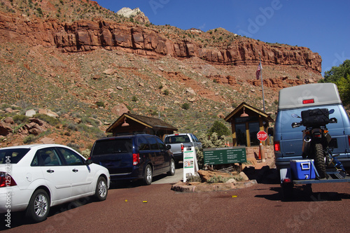 Rangers meet tourists at the entrance photo