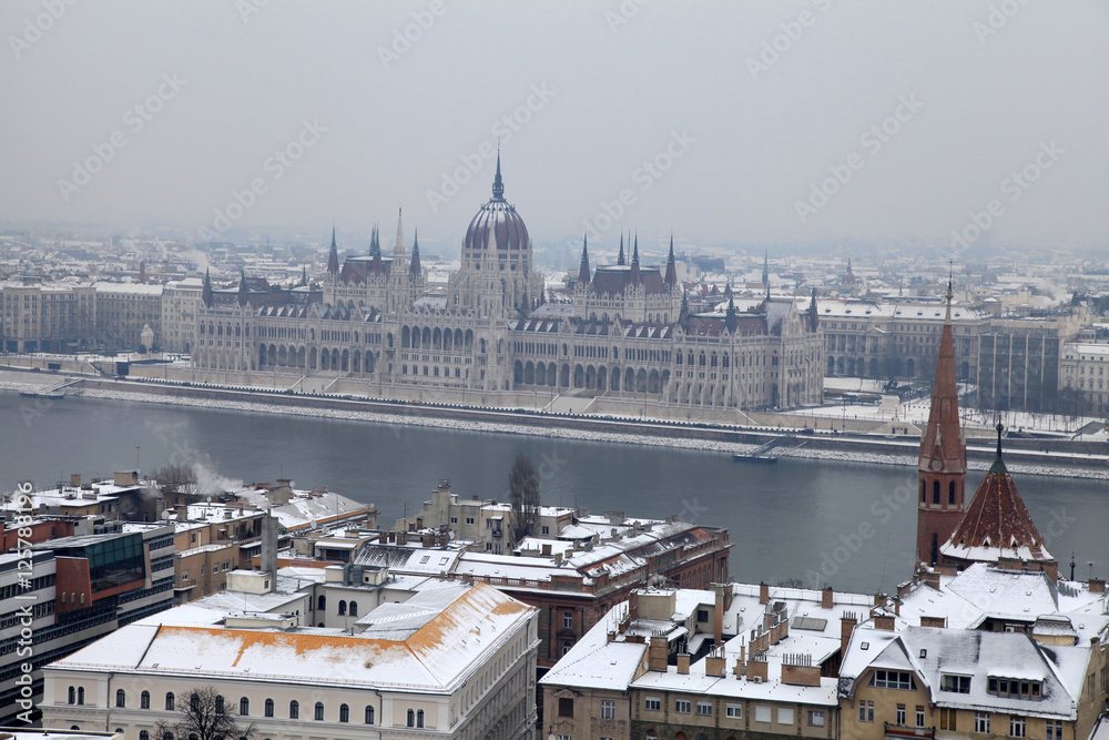 Fototapeta premium parliament building and Danube river at winter, Budapest
