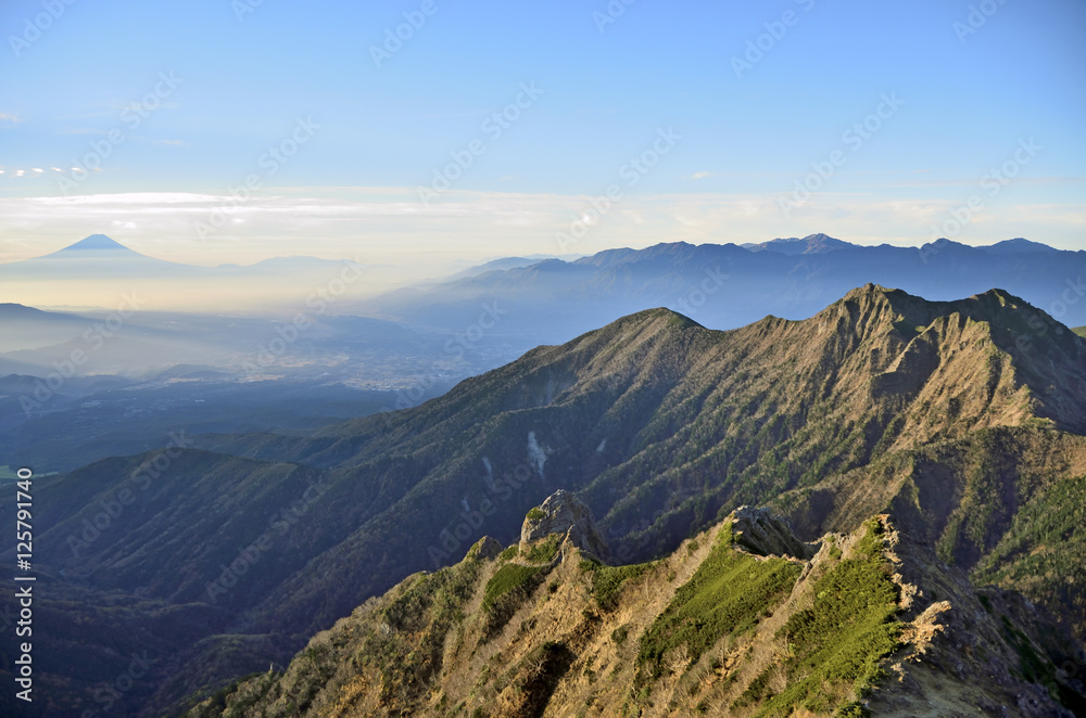 the view from the Yatsugatake overlooking the best 3 of altitude in Japan. Mount Fuji, Kitadake, and Ainodake.
