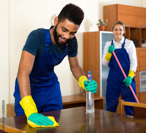 Φωτογραφία Positive cleaners cleaning and dusting