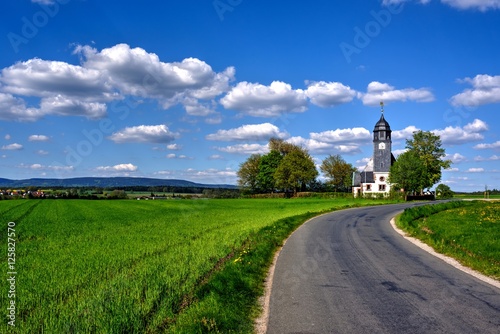 Kirche auf dem Land