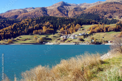 Tiroler Reschensee im Herbst