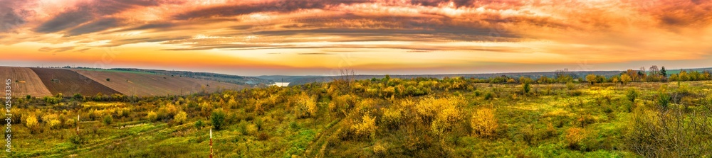 Obraz premium Sunset over the hills