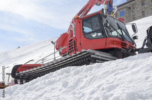 snowcat, machine for snow removal, preparation ski trails