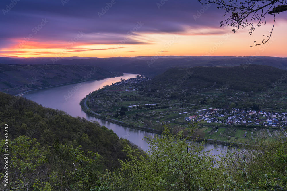 Sonnenaufgang über der Rheinschleife
