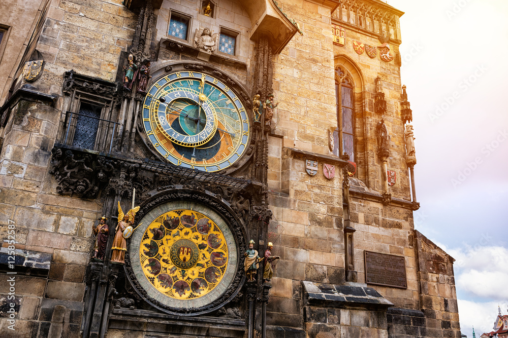 Naklejka premium Słynny zegar astronomiczny w Pradze