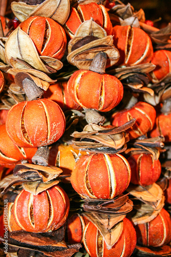 dried tangerins as pot-pourri in a christmas market