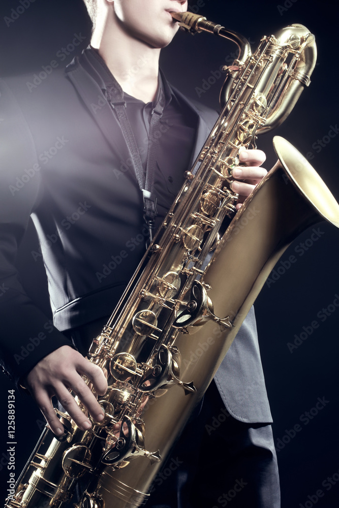 Obraz premium Saxophone Player Saxophonist Playing Sax baritone