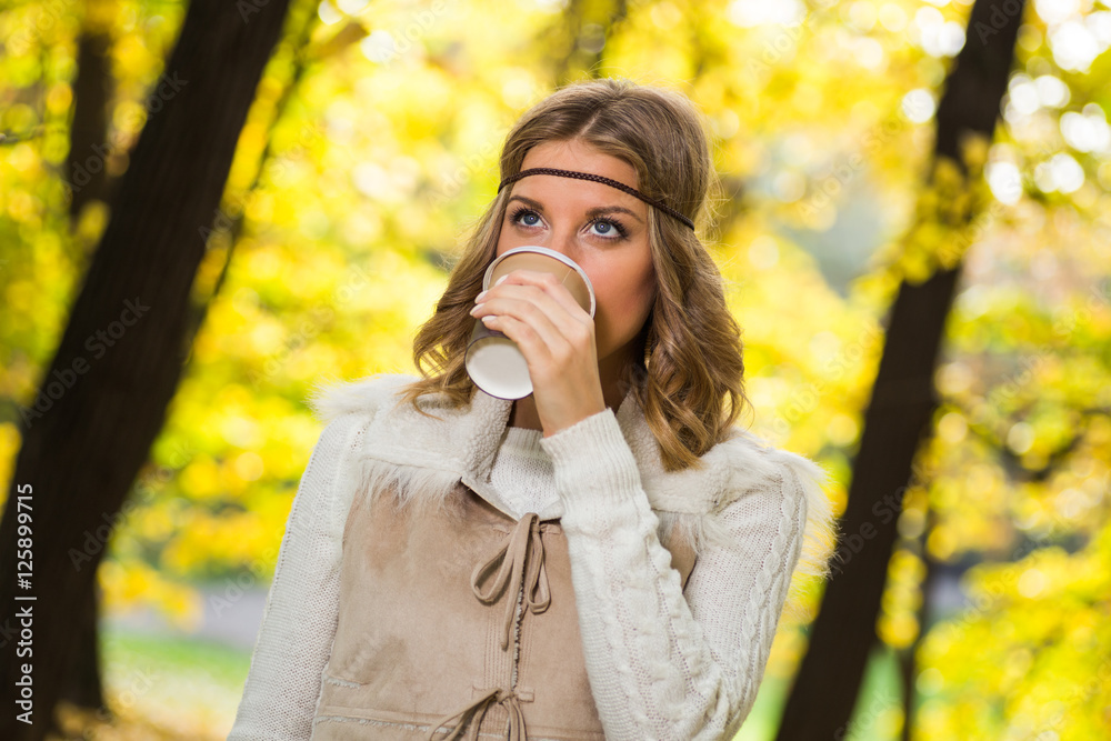 Beautiful boho girl enjoys drinking coffee in the park.
Beautiful boho girl enjoys drinking coffee in the park.