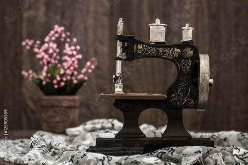 Small Nostalgic Decorative Sewing Machine