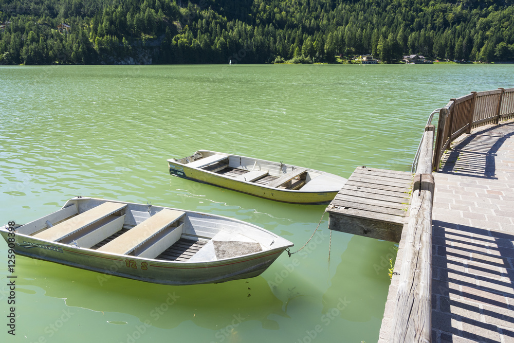 Obraz premium Boats on Lake of Alleghe