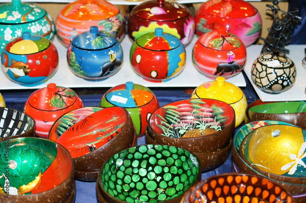 zuccheriera e ciotola in ceramica colorate
