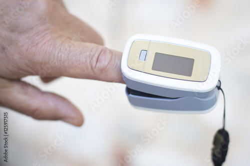 Cardiac finger pulse meter