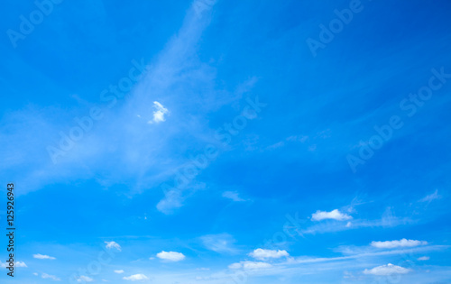 blue sky and white clouds © Andrey Volokhatiuk