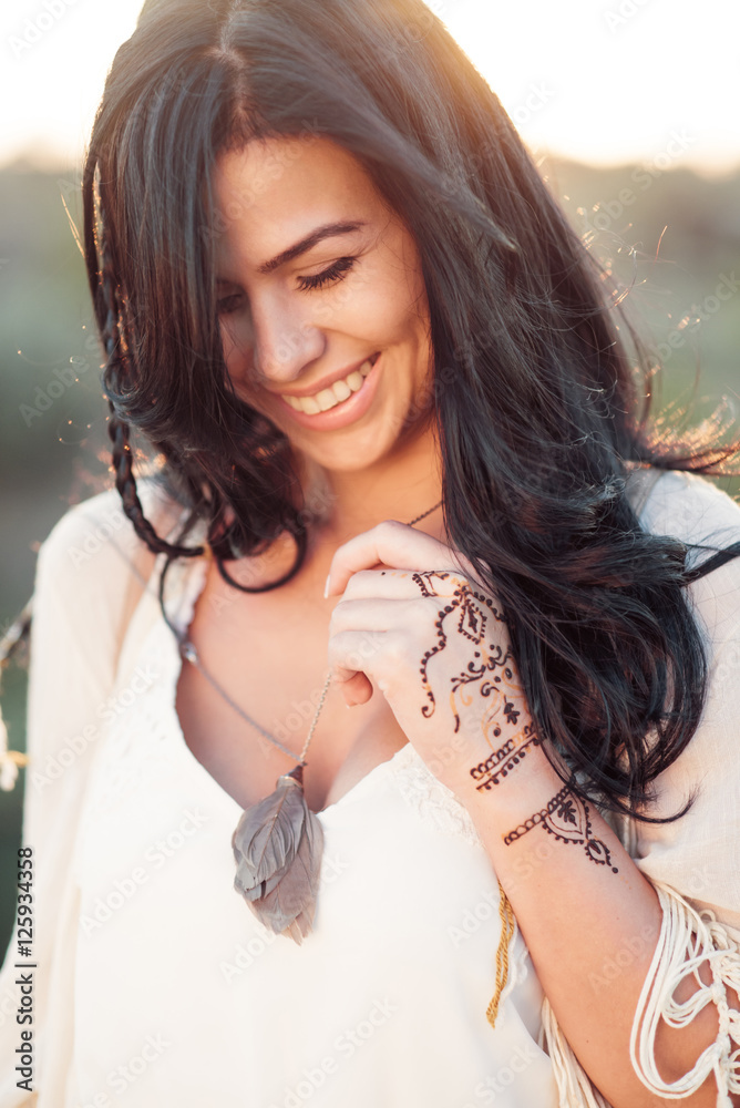 Obraz premium portrait of girl with mehendi art outdoors