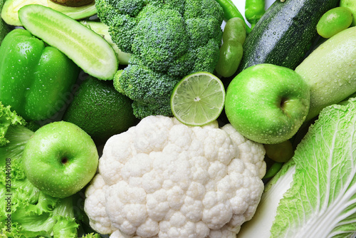 Obraz na płótnie Green vegetables and fruits background w salonie
