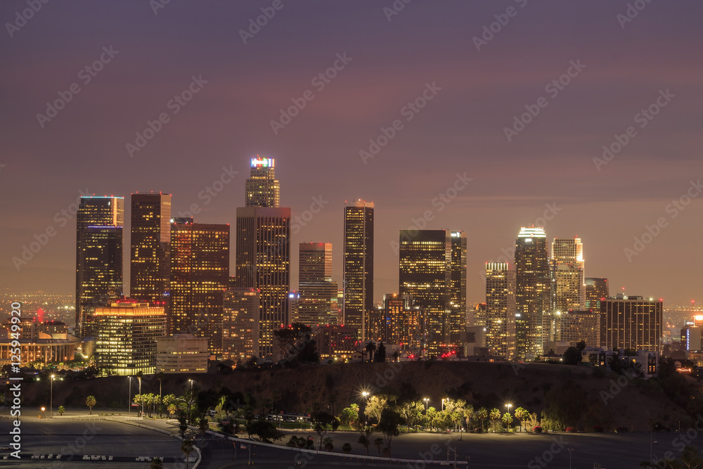 Fototapeta premium Scena nocna w centrum Los Angeles