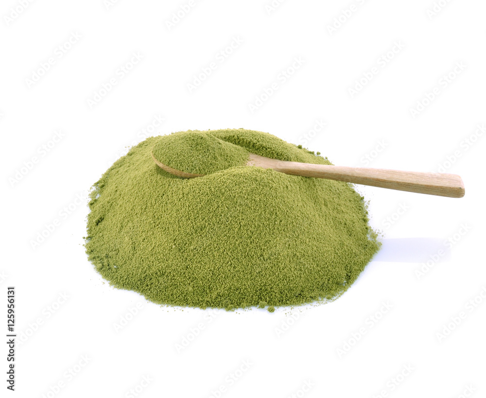 Fototapeta premium green tea powder isolated on white background