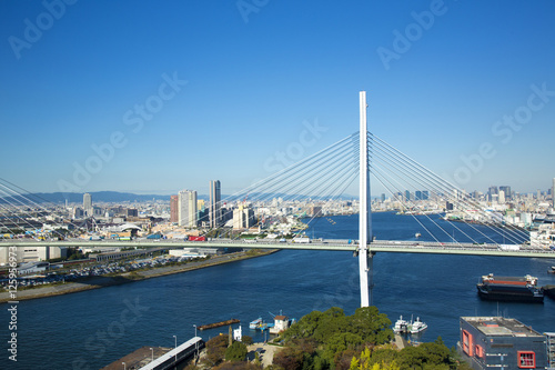 大阪天保山大橋と街並み © Tsuboya