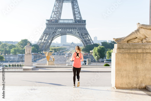 Woman run at tour Eiffel © TinPong