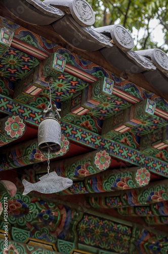 wind chimes, Bongeunsa Buddhist Temple © Yunhyok Choi