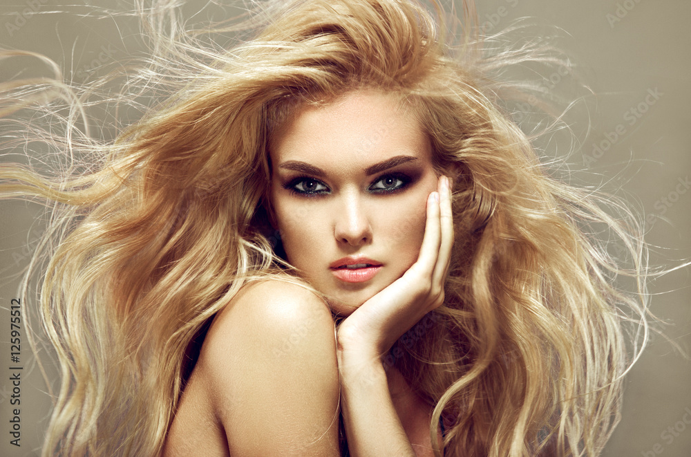 Fototapeta premium Model blonde girl. Beautiful brown hair Girl. Healthy Long Hair.