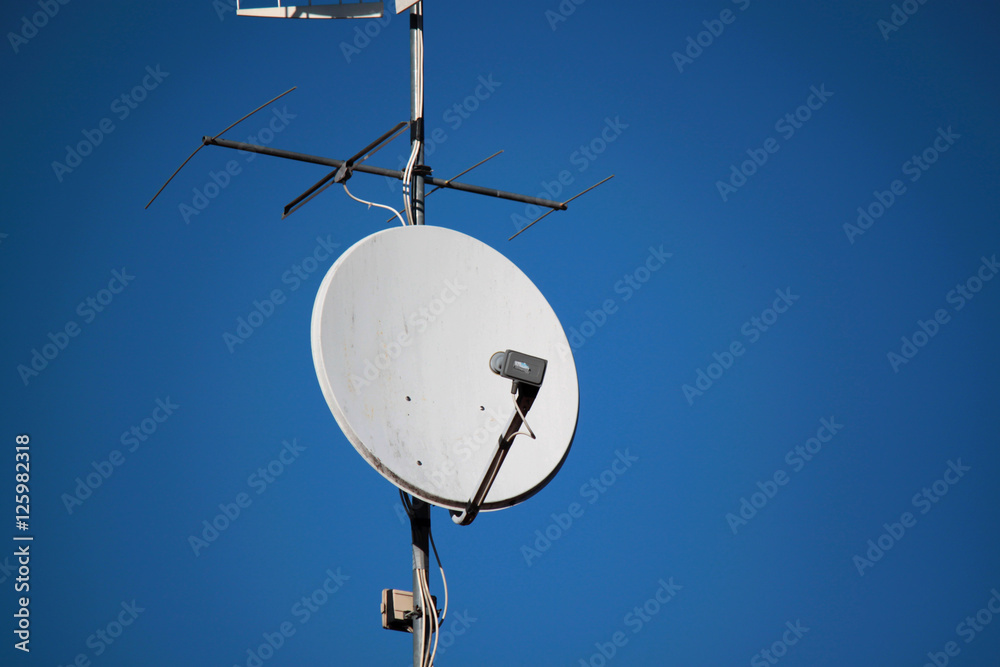 antenne sui tetti esterni case e palazzi antenne sui tetti esterni case e palazzi
