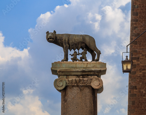 Wolf, sculpture personifying Rome, horizontally