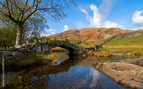 Obraz na płótnie Slaters Bridge near Little Langdale in the Lake District, UK.