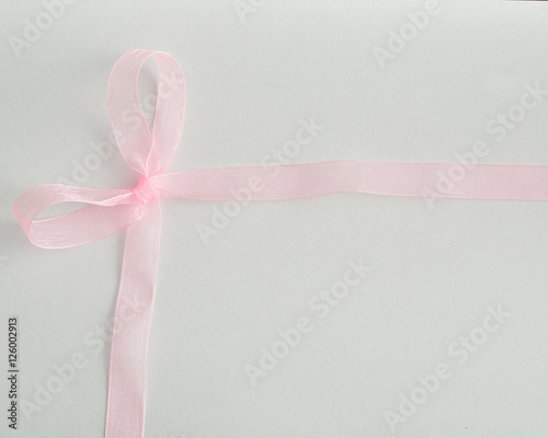 фотографія A silky ribbon that is tied into a bow
