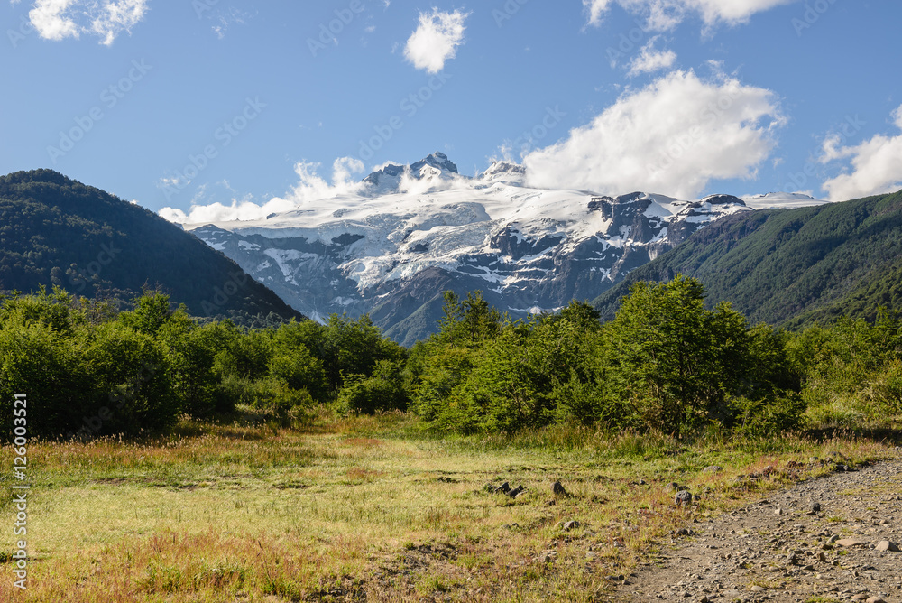 Fototapeta premium Cerro Tronador, Nahuel Huapi national parK (Argentina)