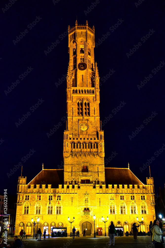 Le Beffroi de Bruges la nuit
