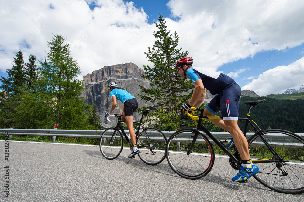 Fototapeta premium Beautiful cycling tour on a pass