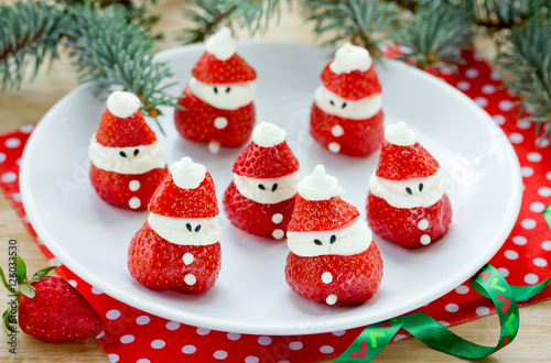 Christmas party ideas for kids - strawberry santa
