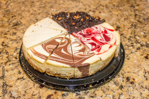 Foto Assorted Cheesecake:
Several slices of cheesecake in assorted flavors
