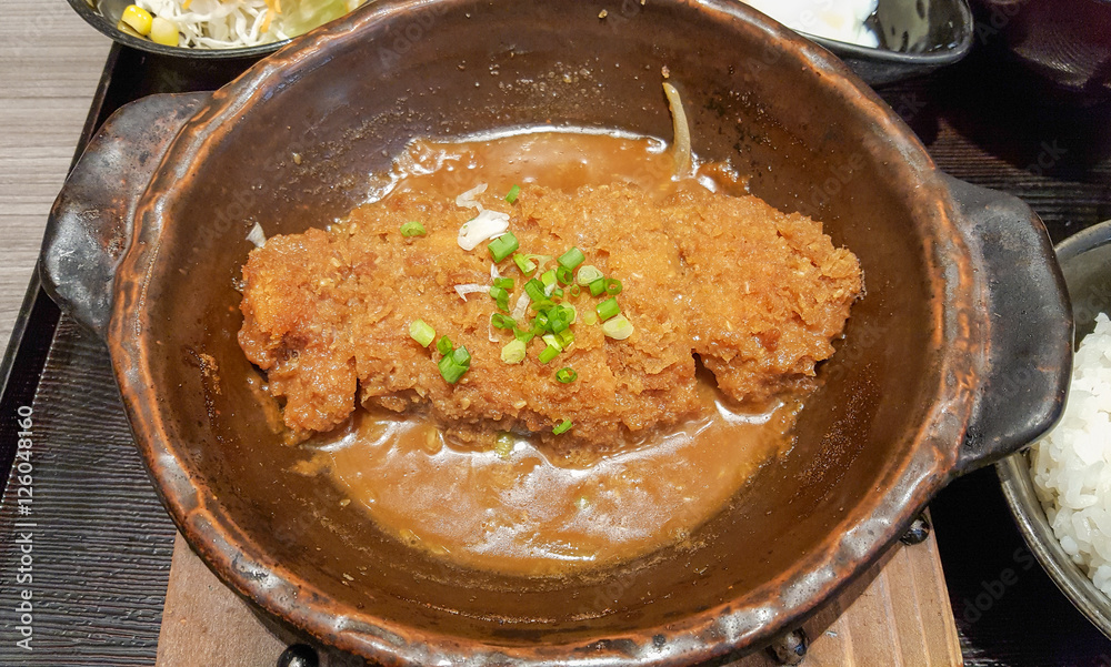 Deep fried pork with sauce