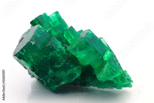 esmeraldas gigantes cristales emerald gemstone gemas piedras preciosas diamantes verdes granate zafiro rubí 