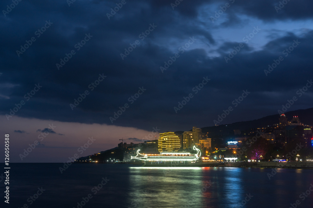 Night view of the Yalta embankment