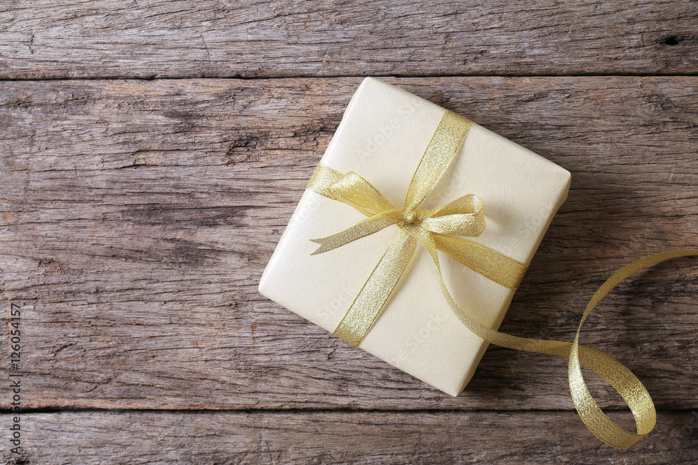 Present on wooden surface Present on wooden surface