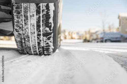 Car tire on snowy winter road © Mariusz Blach