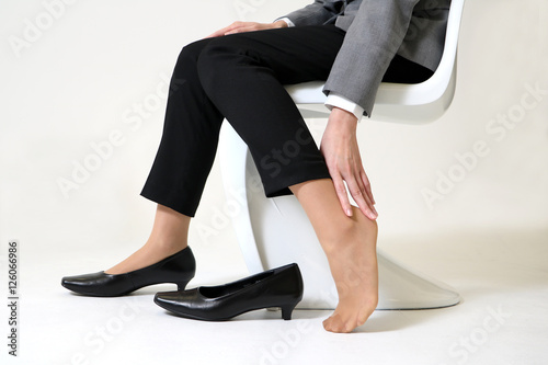 woman's heel pain side view