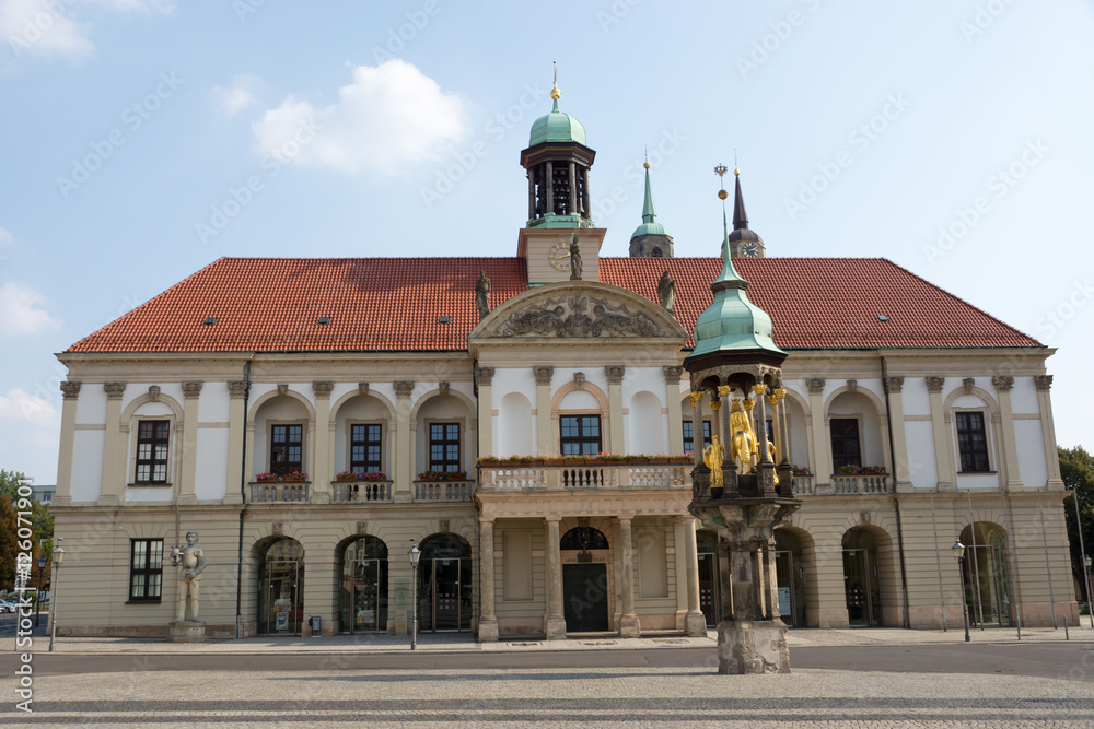Fototapeta premium Altes Rathaus mit Magdeburger Reiter in Magdeburg, Sachsen-Anhalt