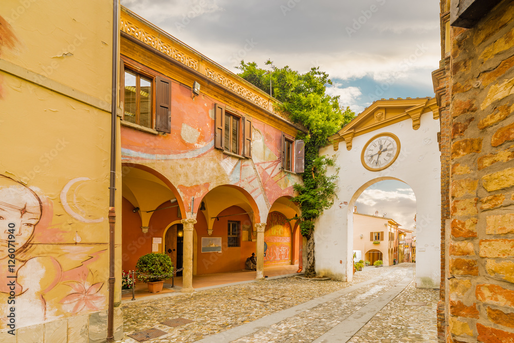 Fototapeta premium Painted walls on cobbled lane in medieval town