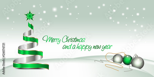 Weihnachtsbaum mit Weihnachtskugeln in Grün und Gold