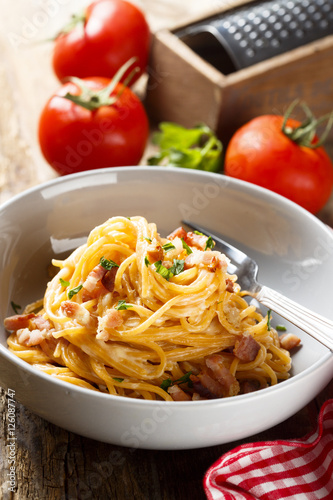 Tomato pasta with egg sauce, cheese and ham 