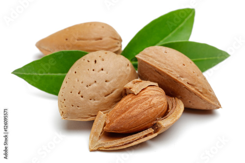 Almonds, shelled almonds